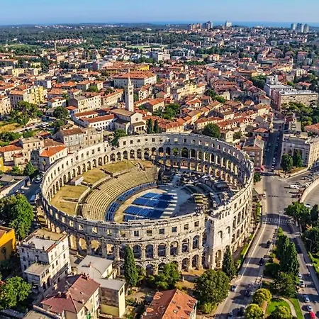 Spacious In Pula