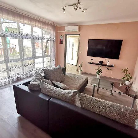 Spacious In * 풀라