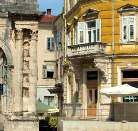 Spacious In Διαμέρισμα