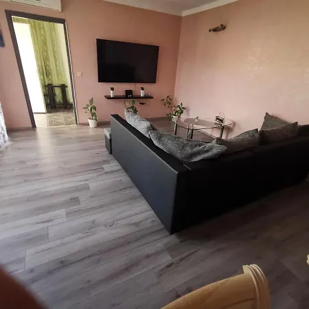 Διαμέρισμα Spacious In