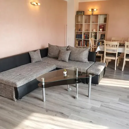 Spacious In Διαμέρισμα